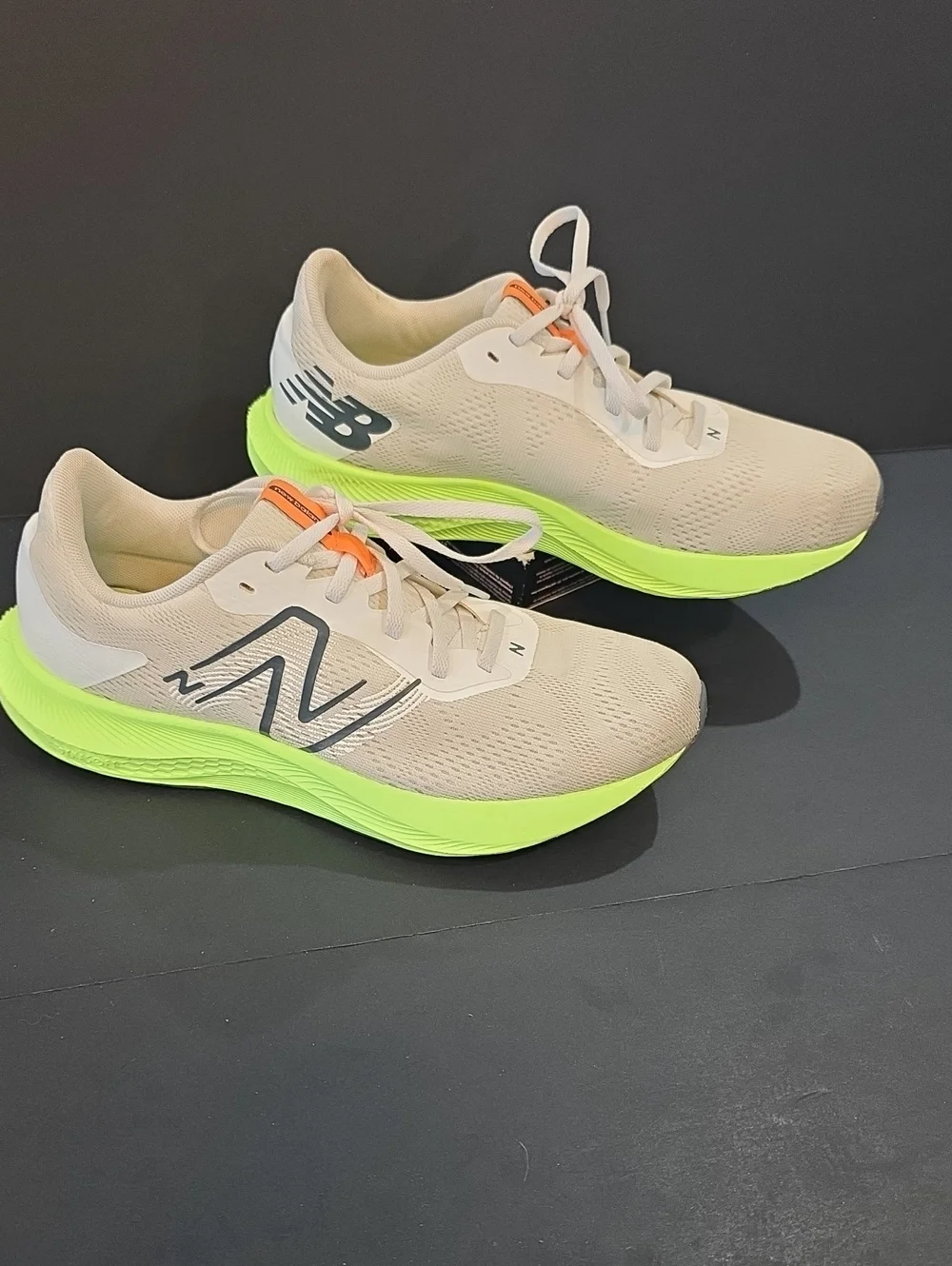 New Balance Dynasoft Women's Beige Mesh Runners Neon Yellow-Green Sole Size 9